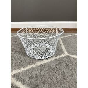 White Farmhouse Wire Mesh Round Basket Lightweight Small 6” Round Bottom 8” Top